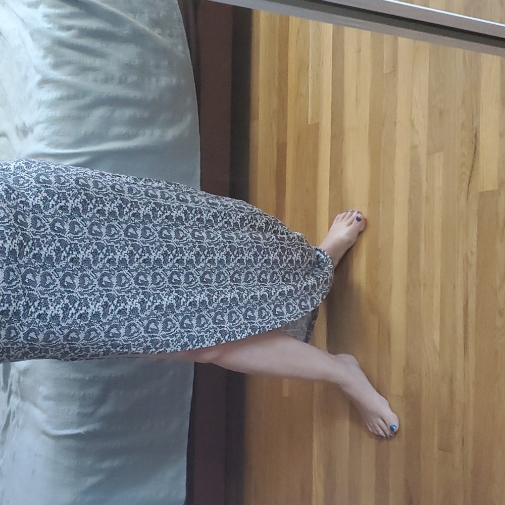 High slit snakesin print skirt